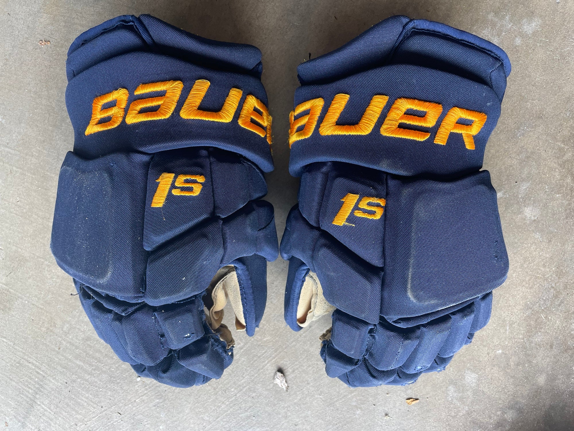 St. Louis Blues Pro game used Nick Leddy Bauer Heritage Gloves