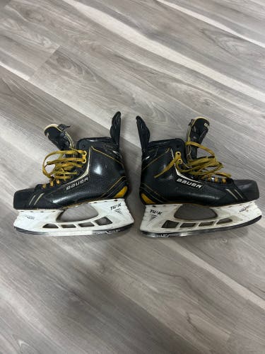 Used Bauer Extra Wide Width   Size 10 Supreme TotalOne NXG Hockey Skates