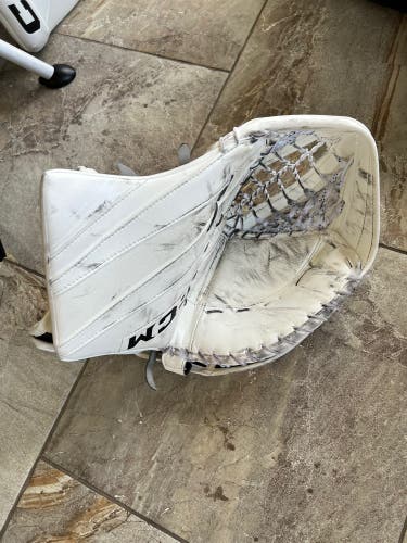 Used Regular CCM EFLEX 5 Pro PRACTICE Glove