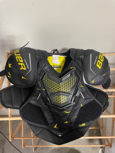 Used Small Bauer Supreme 3S Pro Shoulder Pads
