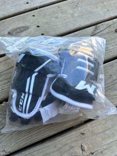 CCM 10"  Tacks 4 roll pro 2 Gloves