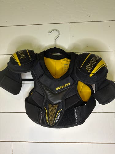 Used Small Bauer  Supreme TotalOne MX3 Shoulder Pads
