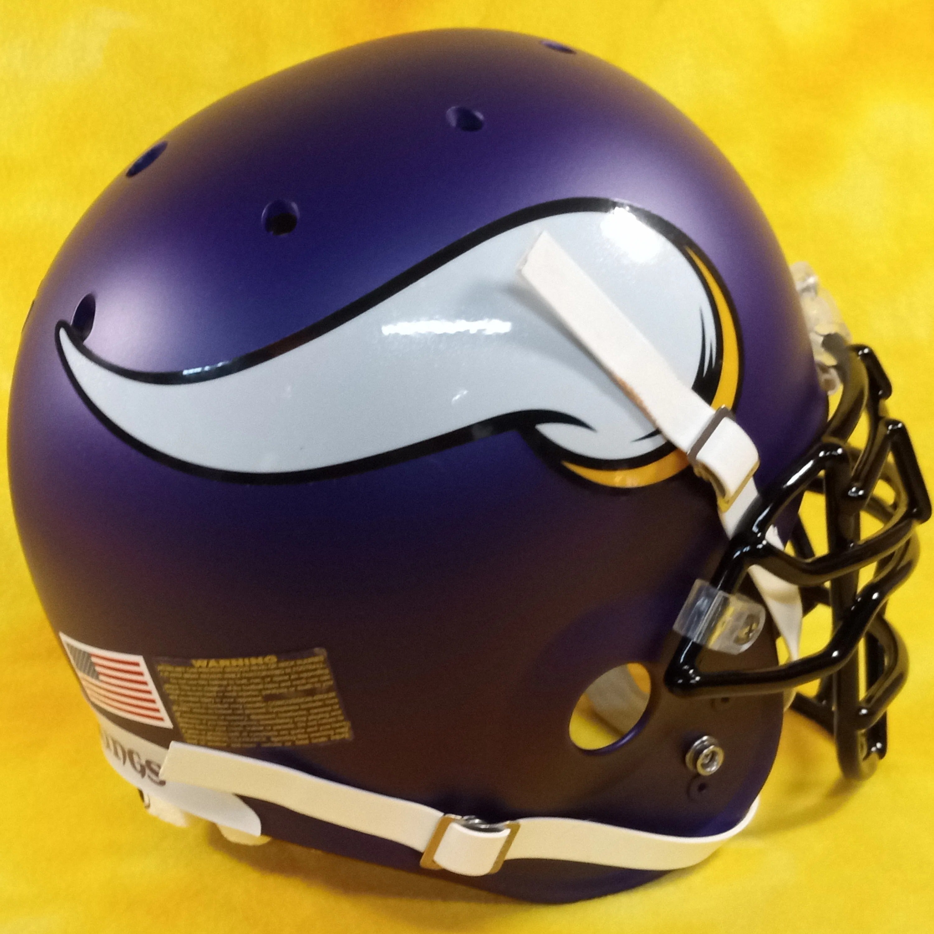 Minnesota Vikings Snack Helmet - Sports Addict