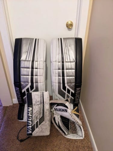 Used 33+3" Vaughn Regular Ve8 Pro Carbon pads and blocker with epic glove