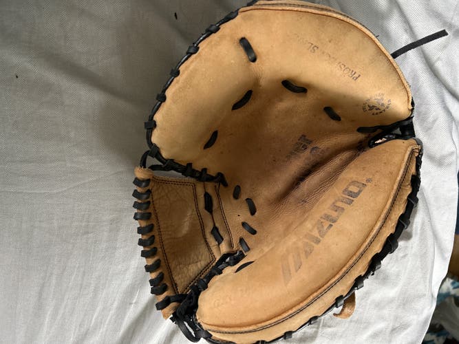 Mizuno catchers glove