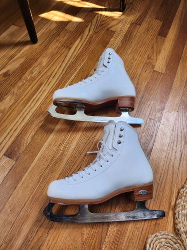 Used Figure Skates Size 3.5