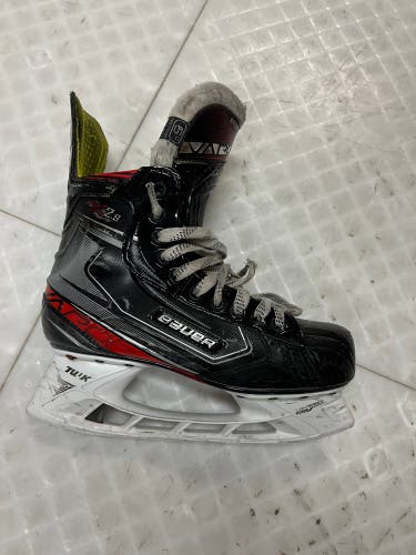 Junior Bauer Regular Width Size 6 Vapor X2.9 Hockey Skates