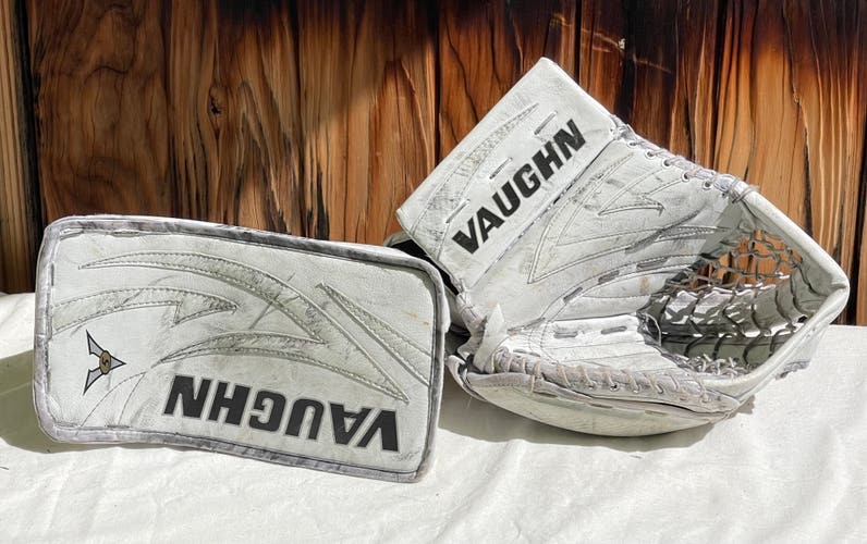 Vaughn Velocity V5 7260 Goalie Glove And Blocker INT