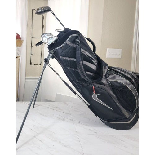 Women's Taylormade / Cobra Golf Set With Nice Nike Golf Bag!