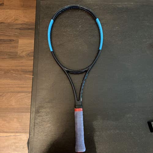 Used Wilson Ultra 97 Tour V2, 4 1/4” Tennis Racquet