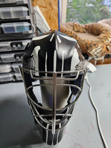 Senior New Vaughn VM Pro Goalie Mask