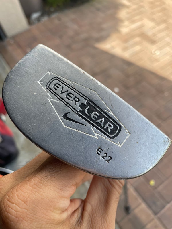 Nike Everclear E22 golf putter in right hand / 34 shaft