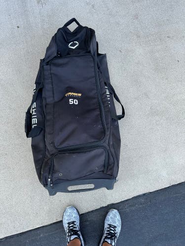 Evoshield Stonewall wheeled bag
