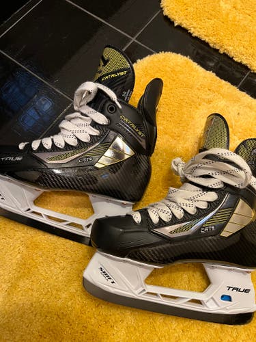 Intermediate True Catalyst 9  Skates Size 5R