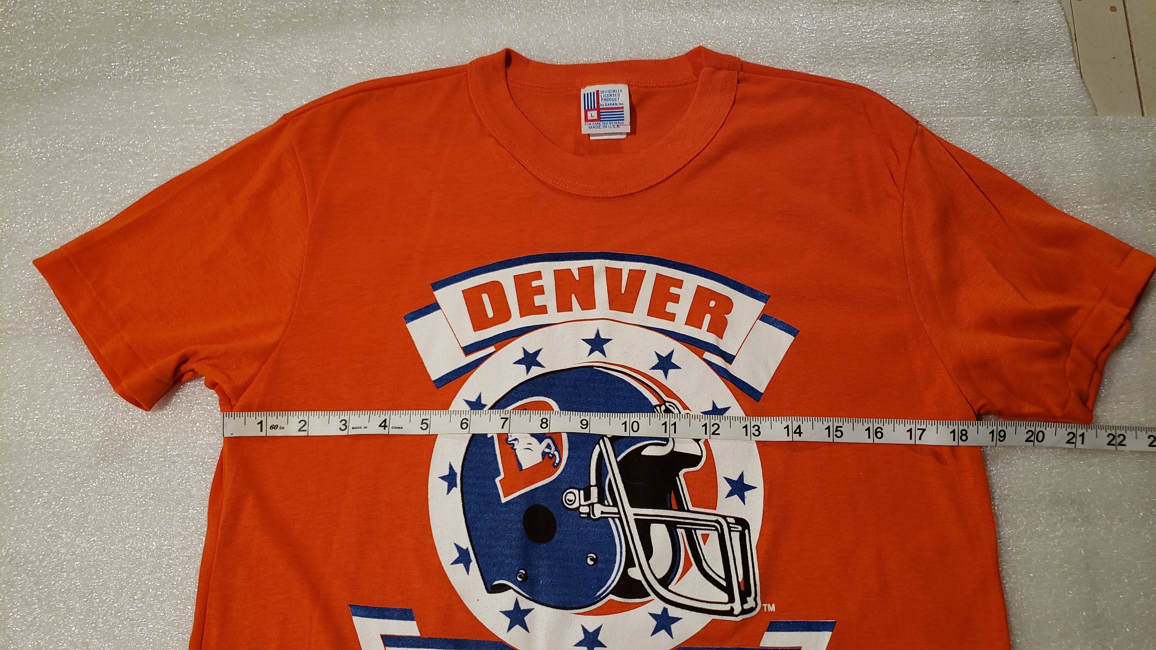 Vintage NFL - Denver Broncos Helmet Big Logo T-Shirt 1990s Large