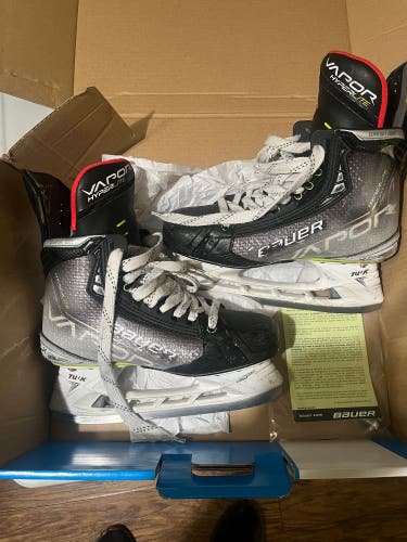 Used Bauer Regular Width Pro Stock Size 6.5 Vapor Hyperlite Hockey Skates