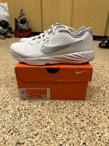 BRAND NEW in box!! Youth Nike Alpha Huarache 3 Turf, white, size 5.5Y