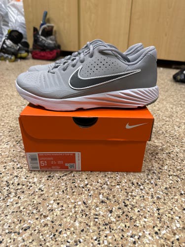 BRAND NEW in box!! Youth Nike Alpha Huarache 3 Turf, light smoke grey, size 5.5Y