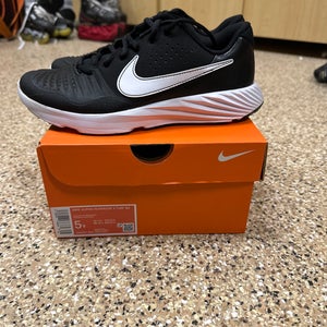 BRAND NEW in box!! Youth Nike Alpha Huarache 3 Turf, black, size 5Y