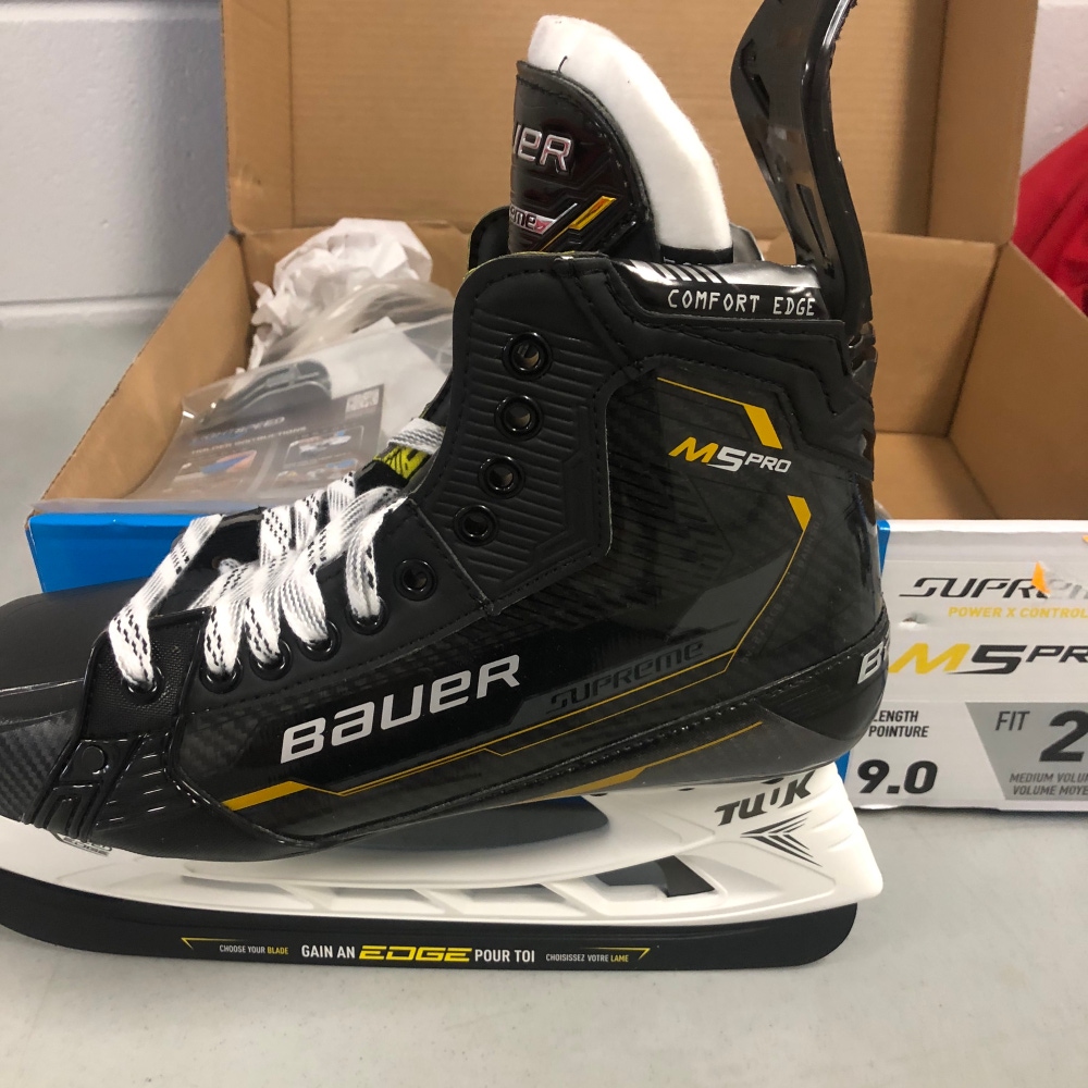 NEW Bauer Supreme M5 PRO senior size 9 skates