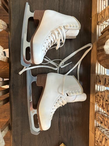 Used Jackson Ultima Size 6 Figure Skates