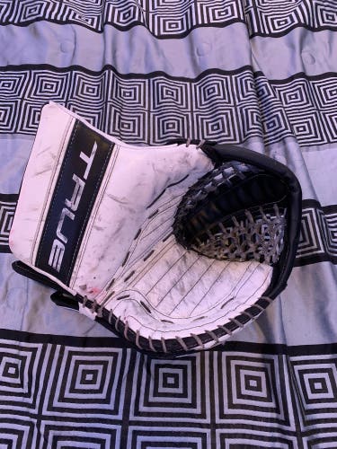Used True L87 Goalie Glove