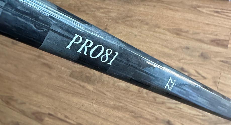 [2-Pack] Senior Used Right Handed PRO Red Line (375 G) Hockey Sticks - PRO81 Curve & PRO2988 Curve