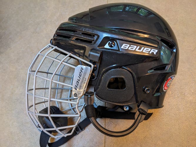 Used (like new) Small Bauer BHH2100S Helmet with Cage