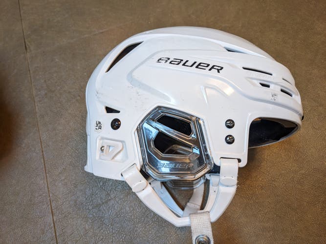Used Medium White Bauer Re-Akt 85 Helmet