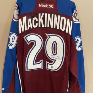 Signed Nathan Mackinnon jersey