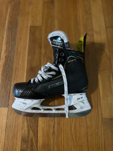 Intermediate Bauer Regular Width Size 6 Supreme Ignite Pro Hockey Skates