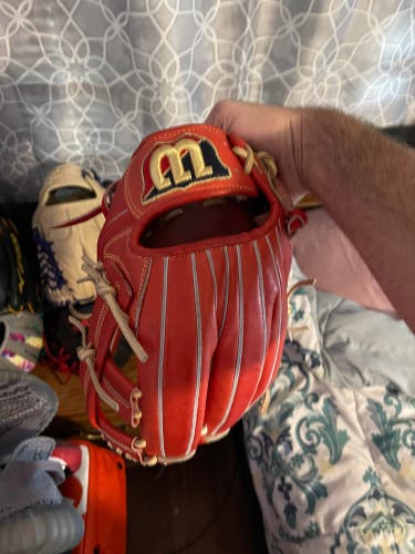 Used Right Hand Throw 11.25" Pro Staff Baseball Glove