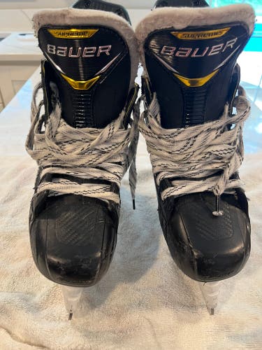 Used Bauer Regular Width  Size 4 Supreme 3S Pro Hockey Skates