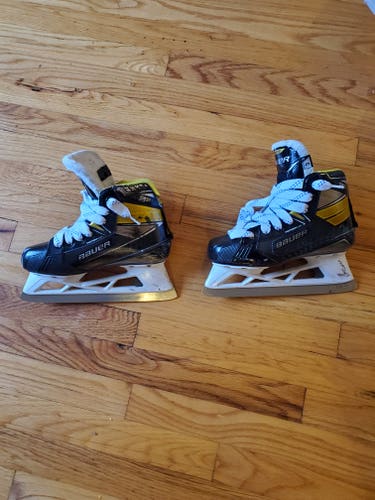 Junior Used Bauer Supreme 3s Hockey Goalie Skates Regular Width Size 3