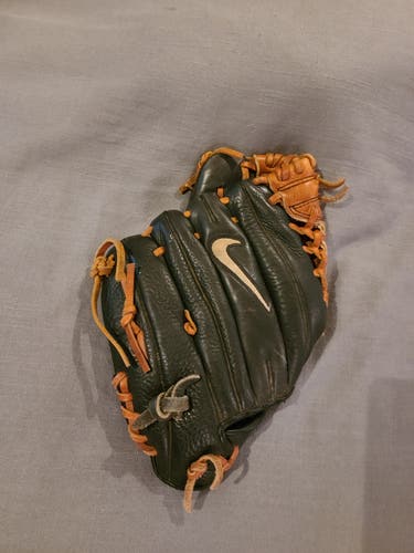 Used Nike Right Hand Throw Infield Diamond Ready Baseball Glove 11.5"