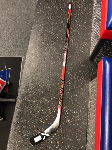 Junior New Right Handed Bauer S21 Vapor Grip Hockey Stick P92 / 30 Flex