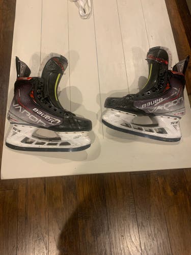Used Bauer Regular Width  Pro Stock Size 7 Vapor Hyperlite Hockey Skates