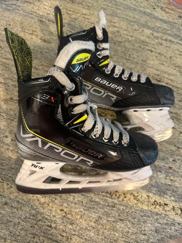 Bauer Vapor 3X Hockey Skates Size 3.5