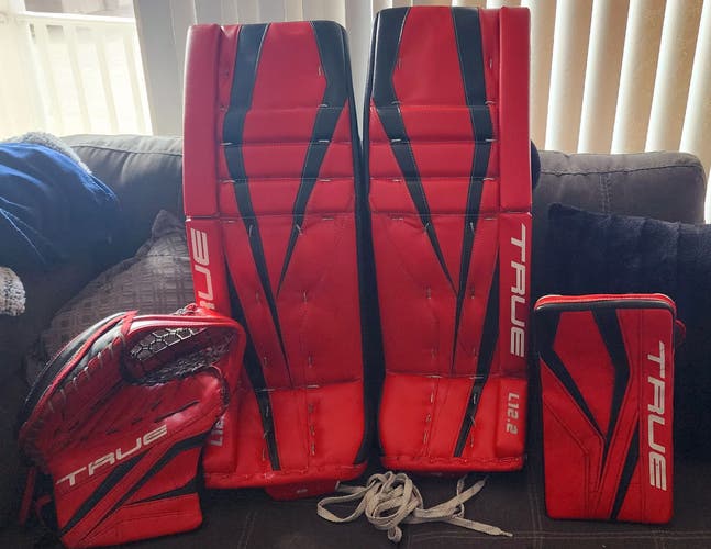 Used 34" Full Right True L12.2 Goalie Full Set