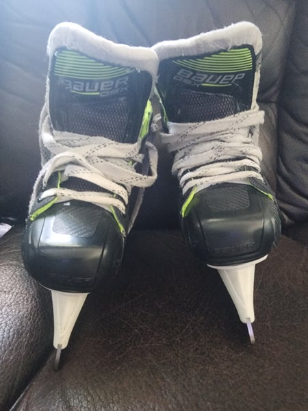 Junior Used Bauer GSX Hockey Goalie Skates Regular Width Size 2.5