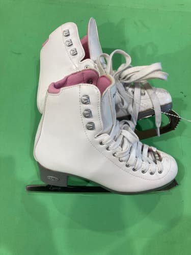 Used Riedell Figure Skates 4.0