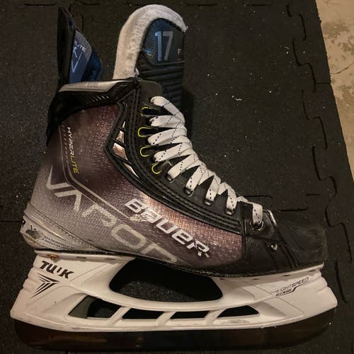 Senior Used Bauer Vapor Hyperlite Hockey Skates Regular Width Pro Stock Size 7.5