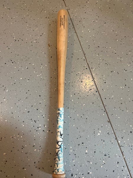 Used Wood (-3) 30 oz 33 Genuine Maple Series Bat