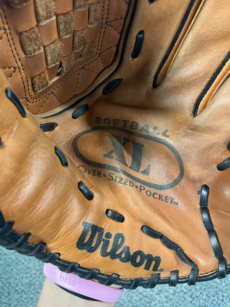 Wilson A800 Fielding Glove – Stripes and Strikes