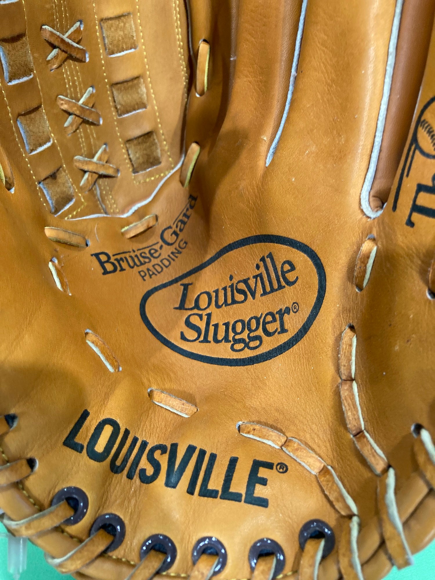 Used Louisville Slugger Khbg9 13 1 2 Fielders Gloves