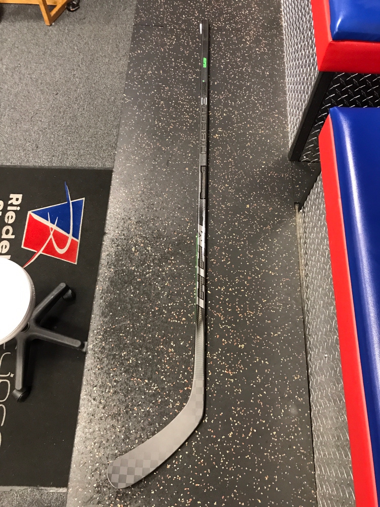 Senior New Right Handed CCM Ribcor Trigger 6 Hockey Stick P29 / 80 Flex
