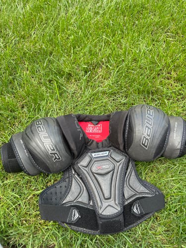 Bauer 900 Lite Shoulder Pads Size Junior Small
