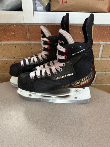 A04 Junior Used Easton Synergy EQ50 Hockey Skates D&R (Regular) Retail 5.5