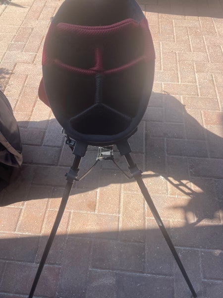 Wilson golf stand bag with shoulder strap  and club dividers