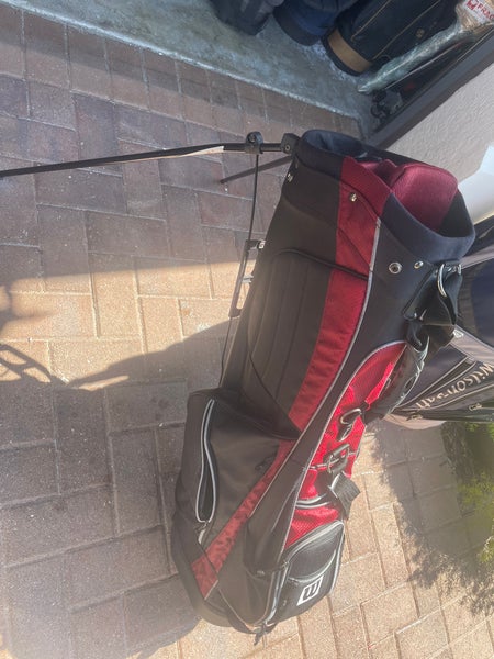 Wilson golf stand bag with shoulder strap  and club dividers